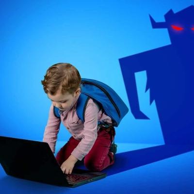 Đối thoại: Để trẻ em “không một mình” trên không gian mạng