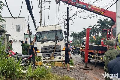 Bản tin trưa 25/10: Container lao thẳng vào nhóm người, 1 phụ nữ tử vong tại chỗ