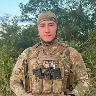 Віктор «Дейдара» — командир відділення безпілотних систем підрозділу Sky Monsters 13 БрОП «Хартія»