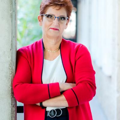 Év végi akcióterv a KKV-knak - Iványi Ildikó pénzügyi elemző - Manna Délelőtt Péter Petrával 2025. 11. 10.