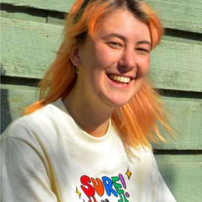 007 : Daria Niall - Sure Store Employee & T-Shirt Designer - Manchester Lane Radio with Steele Saunders 007 : Daria Niall - Sure Store Employee & T-Shirt Designer - Manchester Lane Radio with Steele Saunders