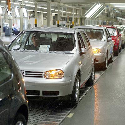 25.06.2002: Der Golf überholt den Käfer