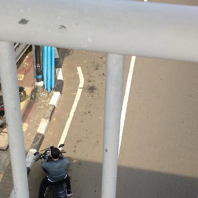 Menunggu Kamu Kembali atau Menunggu Perasaan Ku Habis di Makan Waktu?