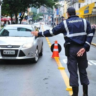 Respondendo pergunta do ouvinte. Respondendo pergunta do ouvinte.