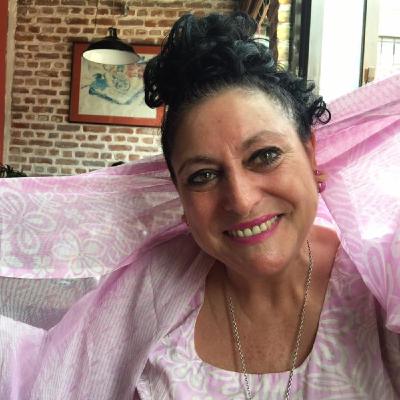Primera Parte: PRINCIPIO con MUSICA: Libro: Una Maestra en Kathmandú. 30 Años después. Victoria Subirana