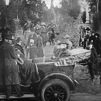 S8 Ep333:   THE ARDUOUS SOUTHERN TOUR AND CIVIL WAR ECHOES Colleague Nathaniel Philbrick. Washington undertakes an exhausting 2,000-mile journey through the South to unify the country, visiting federalist cities like Charleston. Philbrick notes the eerie experience