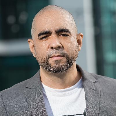 Extracto del audio libro Mereces Más: activa tus intenciones. Relatado por Moises García Extracto del audio libro Mereces Más: activa tus intenciones. Relatado por Moises García