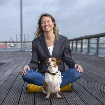 Esther Kef van Animal Heroes over het voeren van dieren na bosbranden Esther Kef van Animal Heroes over het voeren van dieren na bosbranden