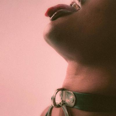 Je te parle à l’oreille pendant que je doigte ton intimité trempée - Audio érotique pour les femmes [Voix d'homme] [Bruits mouillés]