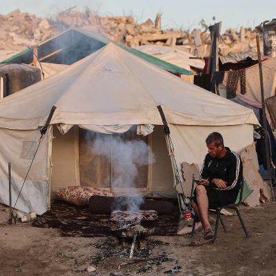 Displaced Palestinians return to Gaza’s yellow line despite Israeli shelling and danger