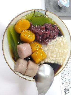 芋圓昱妧吃芋圓