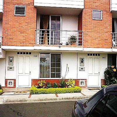 Episode 4 - Casa, Santa Clara de las Villas, Conjunto cerrado, Pereira, Colombia Episode 4 - Casa, Santa Clara de las Villas, Conjunto cerrado, Pereira, Colombia