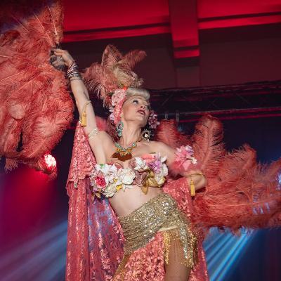 Andrea Barrett - Burlesque, dance and personas Andrea Barrett - Burlesque, dance and personas