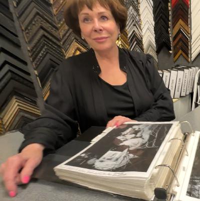 Lynne Crandall paints the perfect picture of Studio City (and then frames it beautifully) Lynne Crandall paints the perfect picture of Studio City (and then frames it beautifully)
