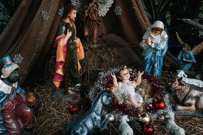 Advent 2025: King Jesus (Hebrews) Advent 2025: King Jesus (Hebrews)