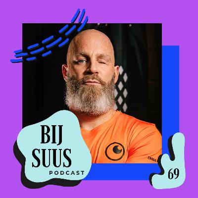 Mes In Oog Door Zinloos Geweld | Bij Suus #69