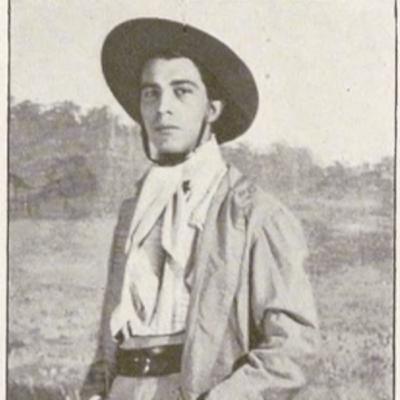 Muere el poeta Alejandro Flores (1962)