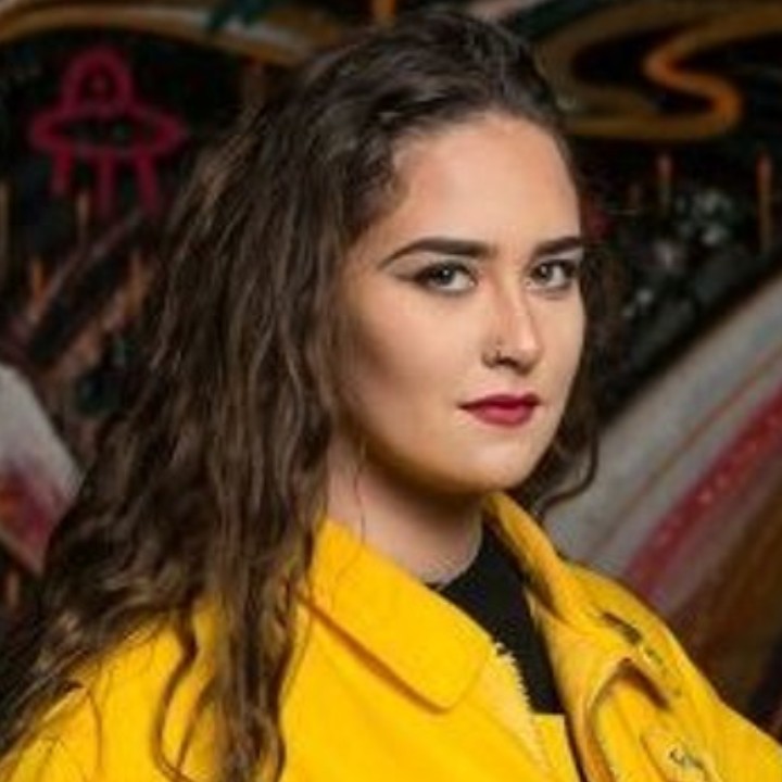 Natasha (18-year-old busker)