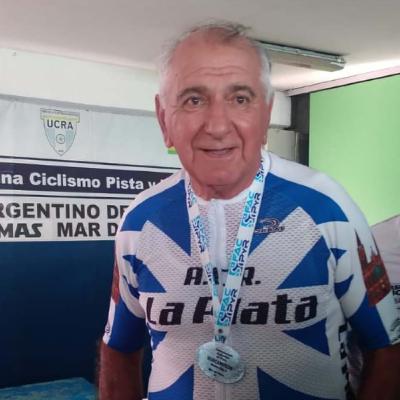Alberto Martínez: "Si uno tiene ganas, siempre hay un lugar para hacer ejercicio" Alberto Martínez: "Si uno tiene ganas, siempre hay un lugar para hacer ejercicio"