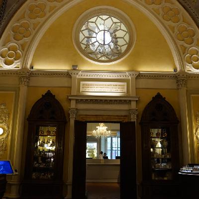 （三） 药妆香料店