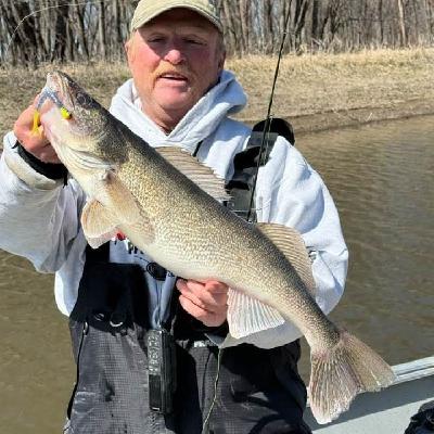 National Freshwater Fishing Hall of Famer Ted Peck joins me on the Fishin' Hole