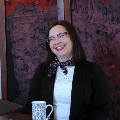 Mesél a kávéház... #89 – Szilágyi-Bécsi Tímea Mesél a kávéház... #89 – Szilágyi-Bécsi Tímea