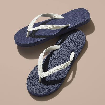 【サンダル編 #3】世界が愛したビーチサンダルの発祥は日本。唯一いまも国内で生産を続ける、九十九のサンダルとは？