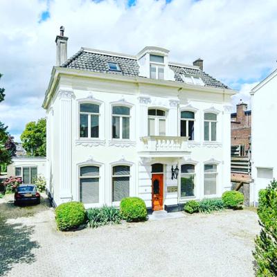 De hypnose in muziek . Door de koeien naar Mozart te laten luisteren, produceert deze boer meer melk