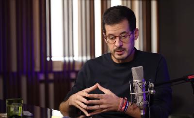 "Ya está bien": José Luis Sastre le pide a Carlos Mazón que deje el baile de versiones y que explique lo que realmente importa "Ya está bien": José Luis Sastre le pide a Carlos Mazón que deje el baile de versiones y que explique lo que realmente importa