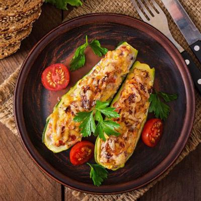 Calabacín relleno de carne picada