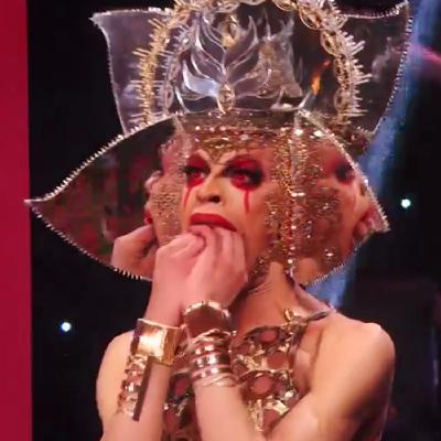 The Queen has Four Faces - 338
