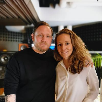 Avsnitt 40: Anders Karlsson och Frida Backe om Svenska Kocklandslaget och vad som definierar en kock. Avsnitt 40: Anders Karlsson och Frida Backe om Svenska Kocklandslaget och vad som definierar en kock.