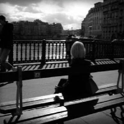 Sobrevolando París con música e historias de ADN argentino