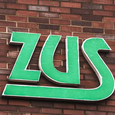 Waloryzacja emerytur 2026 – kto zyska najwięcej od ZUS? Nawrocki podpisał projekt "Godna Emerytura"