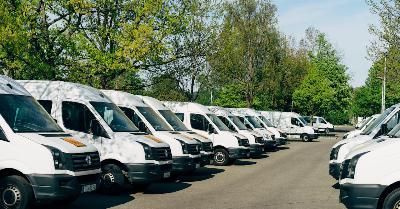 Commerciali leggeri, giù le immatricolazioni ma arrivano gli incentivi; porto di Napoli stop alla serrata dei tir