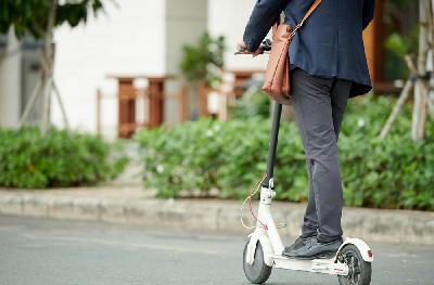 Saeimas komisija atbalsta stingrākas prasības pašgājēju velosipēdiem