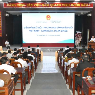 Tiêu điểm - Hành trình 5 năm phát triển hạ tầng thương mại biên giới Việt Nam- Campuchia Tiêu điểm - Hành trình 5 năm phát triển hạ tầng thương mại biên giới Việt Nam- Campuchia