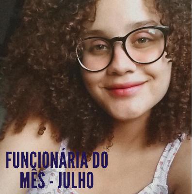 [FUNCIONÁRIA DO MÊS com Laura Melo] - Será que é justo exigir o Inglês em um país tão desigual?