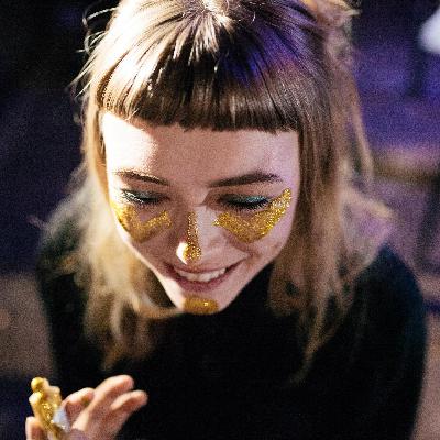 Essayistin Ute Cohen - Mehr Glitzer! Vom Feiern der Lebenskunst