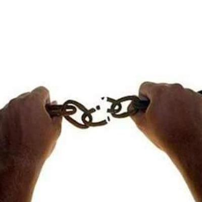 Itan Onwonrin meji - Mofeeni se liberta da escravidão.