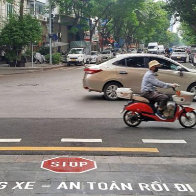 Chuyện hôm nay: Từ việc thí điểm sơn chữ STOP trên đường
