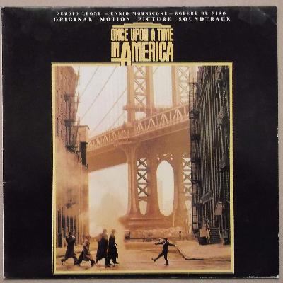 Что за песней Amapola?