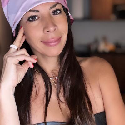 Y aún así me quedé  .