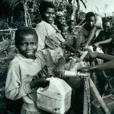 Hunting and killing Rwandan refugees in Zaire-Congo - Ep. 3: Under fire in the press