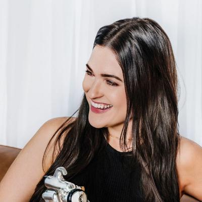 Finding Momentum: Erin Shelby's Story of Success in the Spray Tan Industry