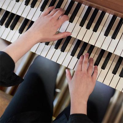 Debutkoncerter med Louise Boll og Jonas Hellesøe