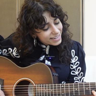 Amanda Pascali sings "Cantu e cuntu", by Rosa Balistreri