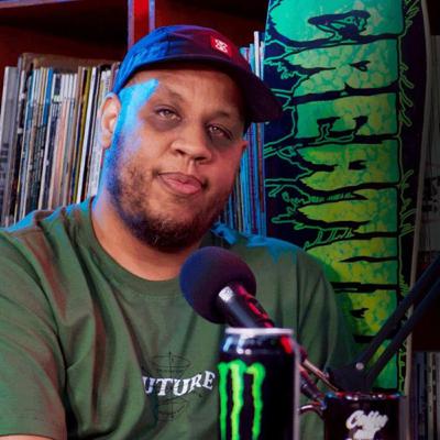 MARCUS KAMAU | NO AR