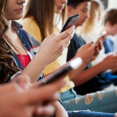 Offline, abgehängt – Brauchen wir ein Recht auf analoges Leben?