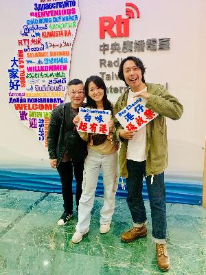 本來隔海不認識 氣球湊成台港夫妻